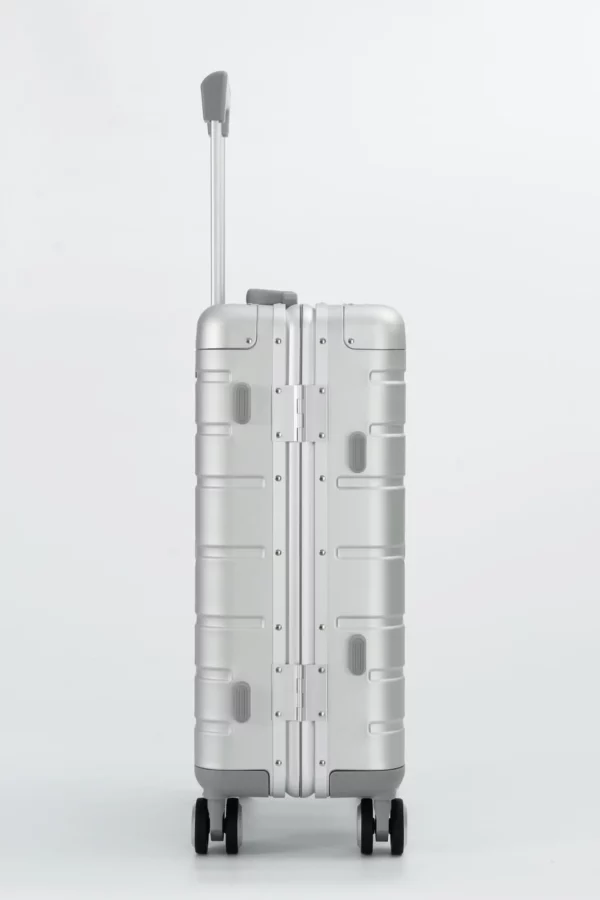 Valise Trolley en Aluminium – Élégance et Robustesse pour les Voyageurs Exigeants