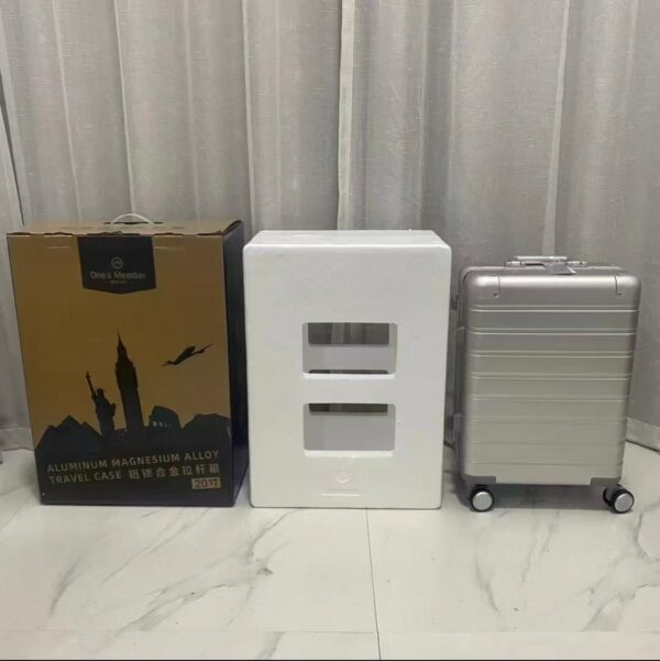 Valise Trolley en Aluminium – Élégance et Robustesse pour les Voyageurs Exigeants